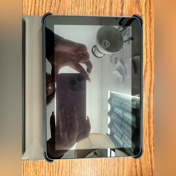 Brand New and Never Used Unlocked Amazon Fire Tablet - Picture 5 of 9